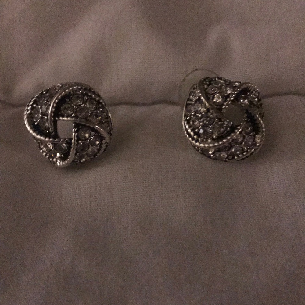 Cute earrings from plunder